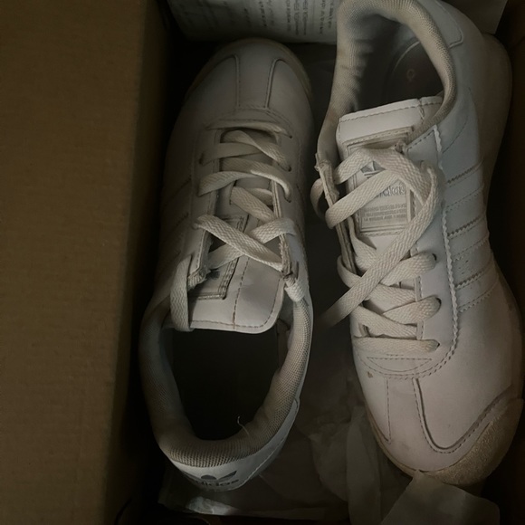 Kids Adidas - Picture 3 of 3